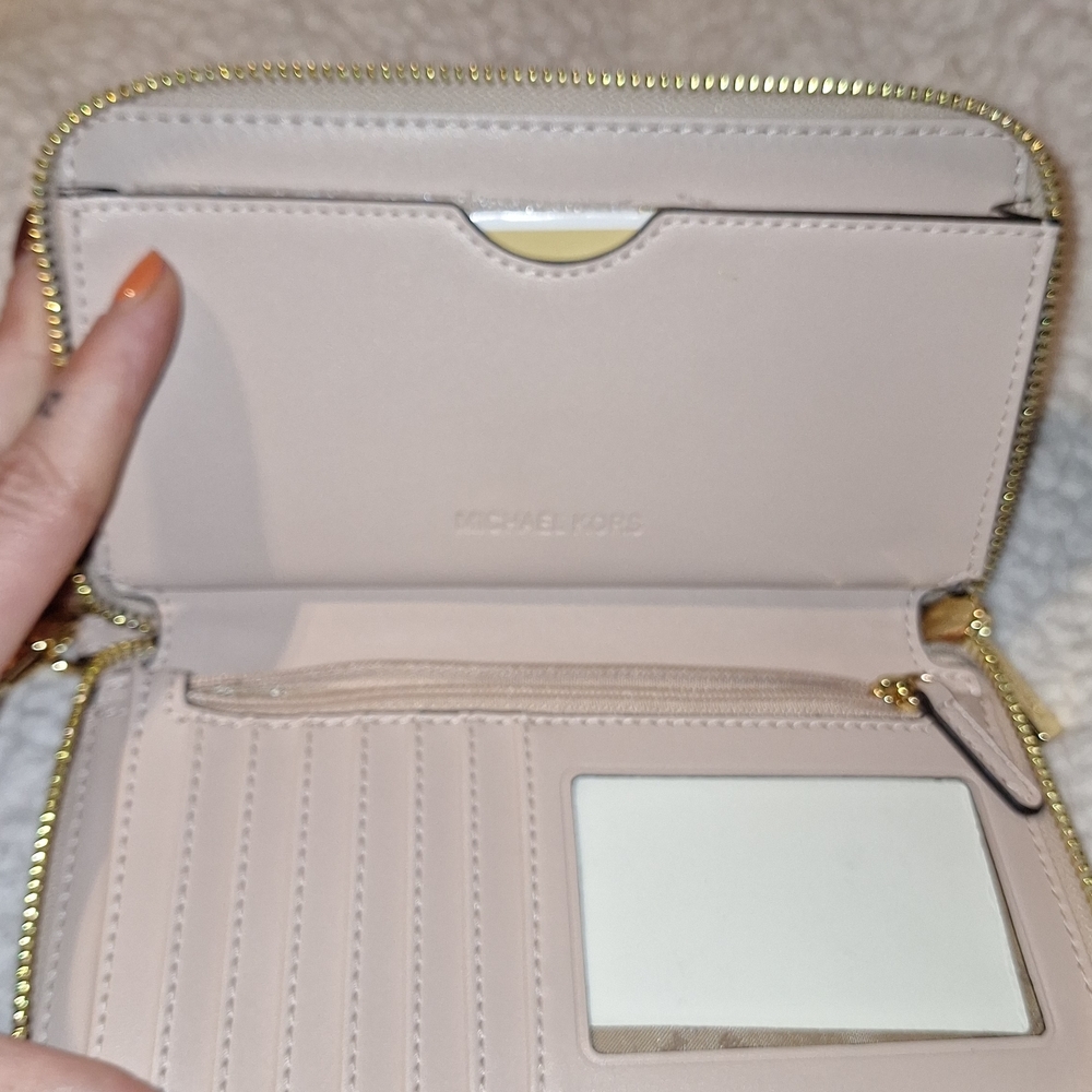 Michael Kors Beige Wristlet‎ Wallet - Picture 4 of 5